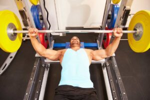 ベンチプレスで鍛えられる部位は？効果を解説 | REAL WORKOUT